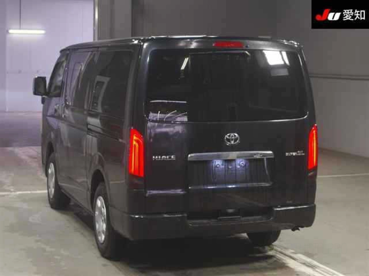 TOYOTA HIACE VAN