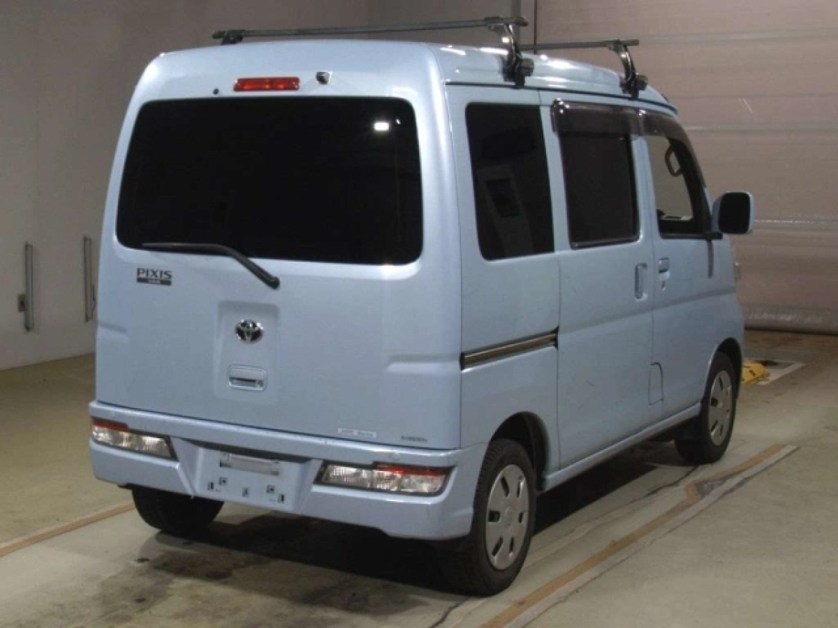 TOYOTA PIXIS VAN