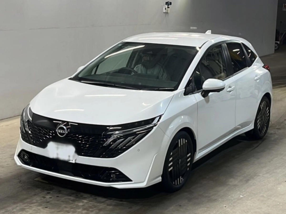 NISSAN AURA