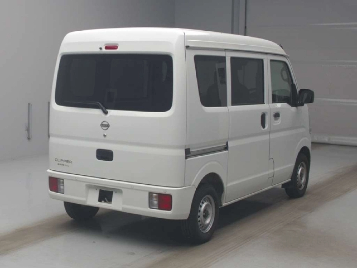 NISSAN CLIPPER VAN