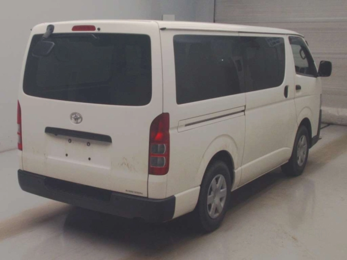 TOYOTA HIACE VAN