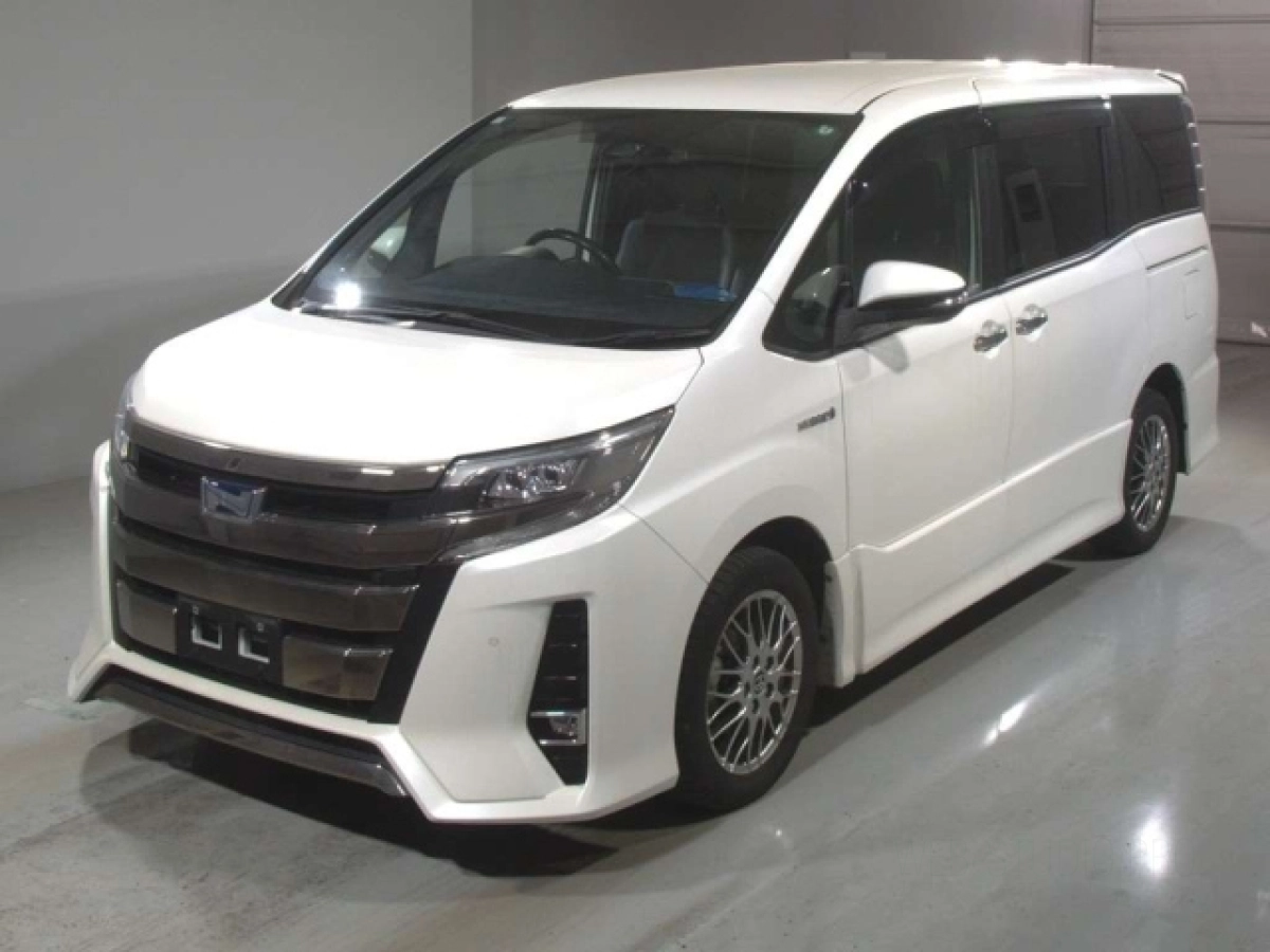 TOYOTA NOAH