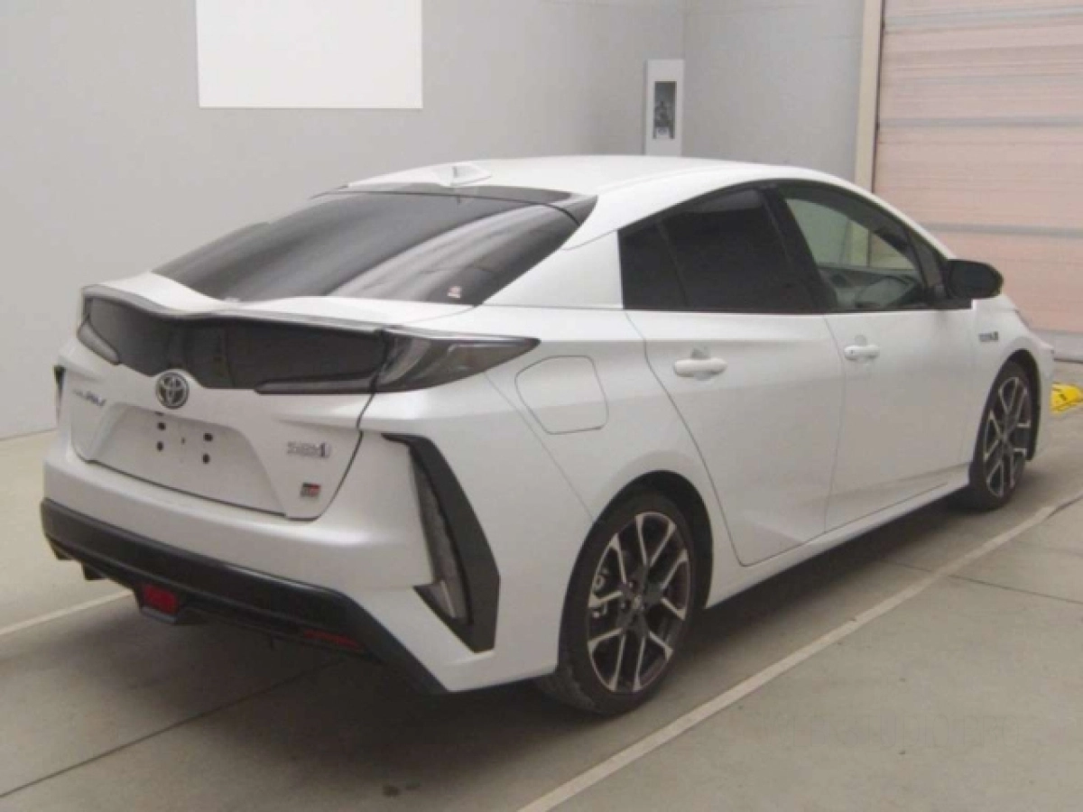 TOYOTA PRIUS PHV