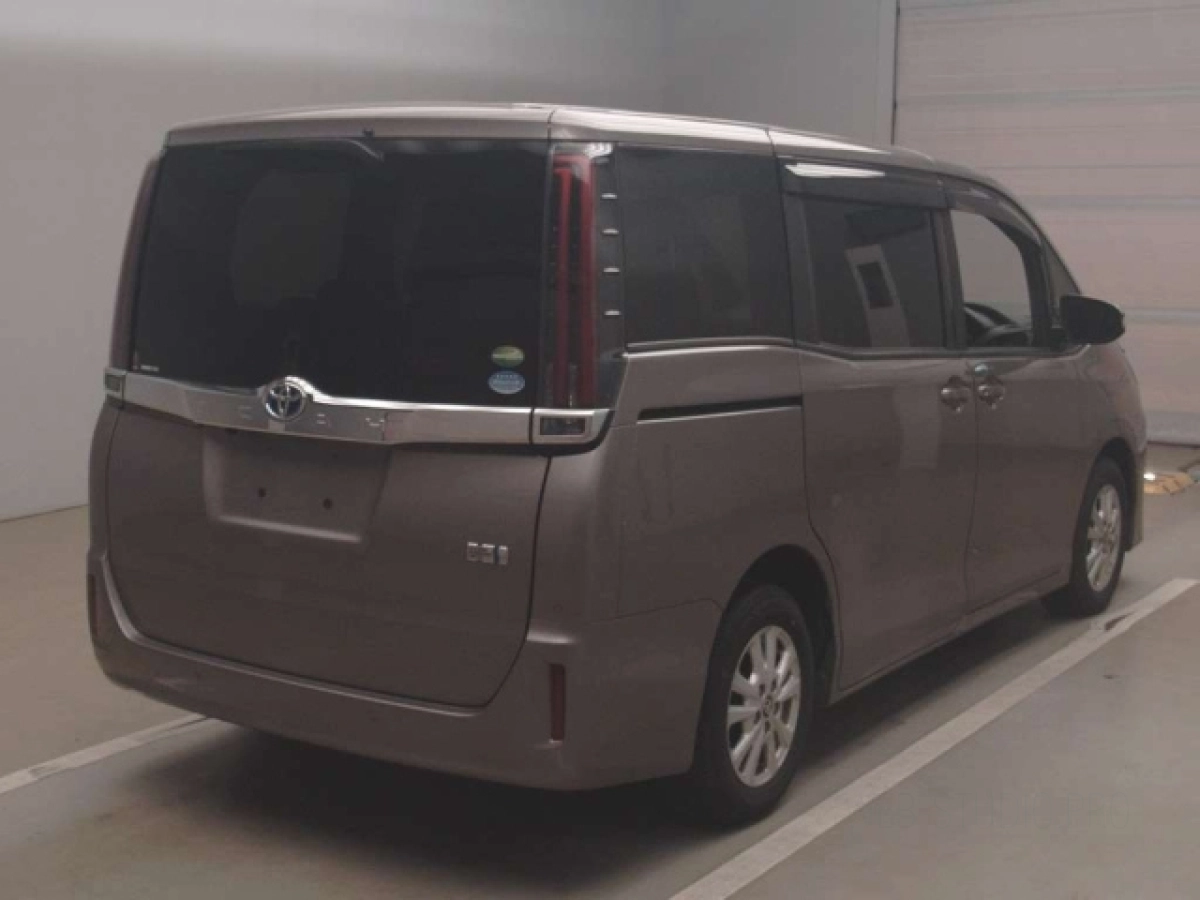 TOYOTA NOAH