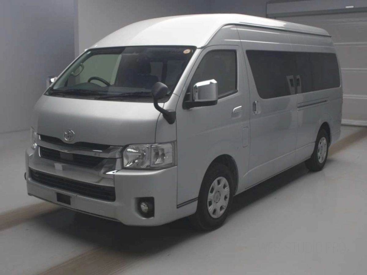 TOYOTA HIACE