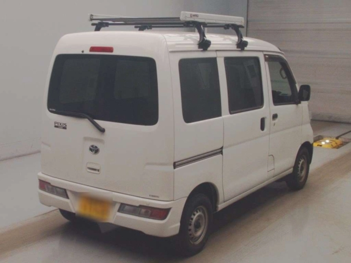 TOYOTA PIXIS VAN