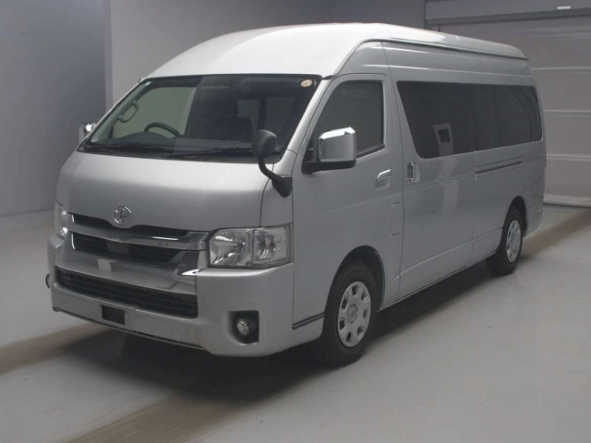 TOYOTA HIACE