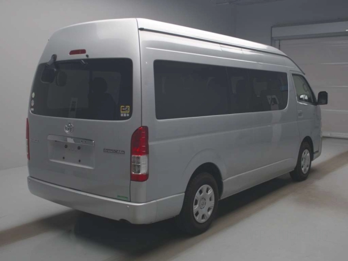 TOYOTA HIACE