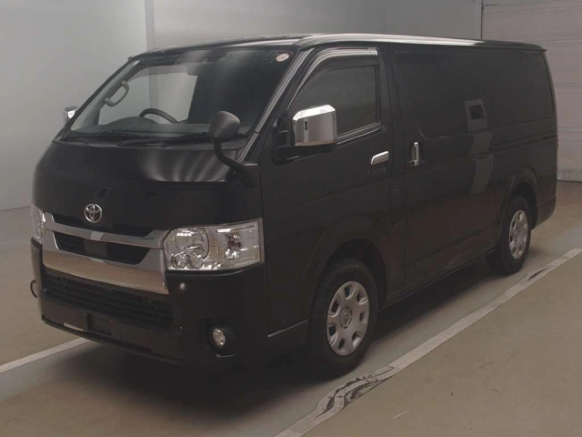 TOYOTA HIACE VAN