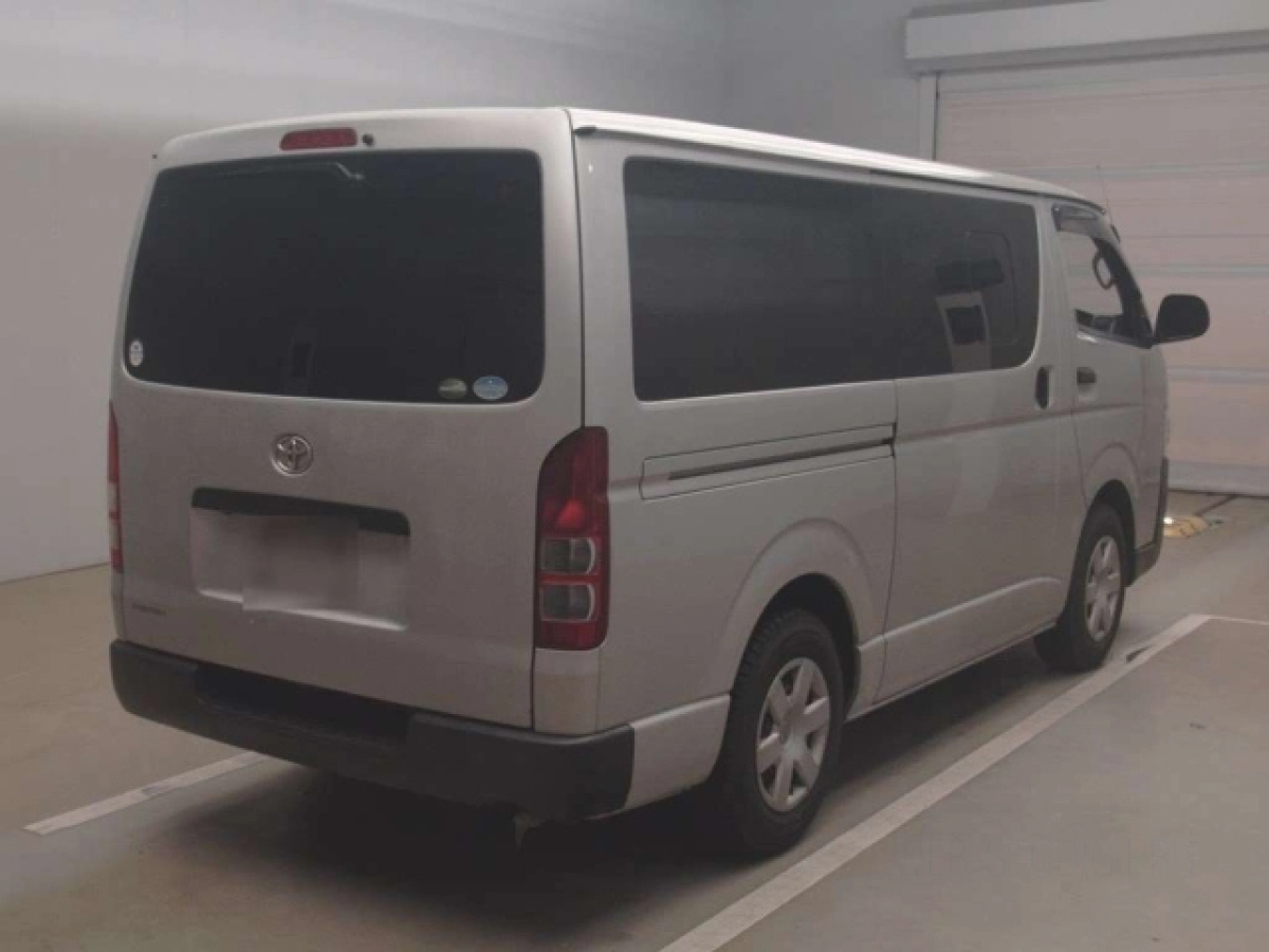TOYOTA HIACE VAN