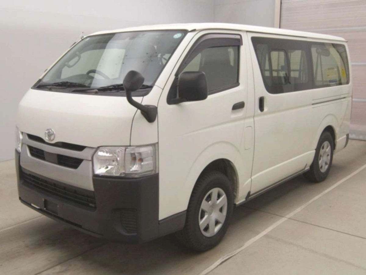 TOYOTA HIACE VAN