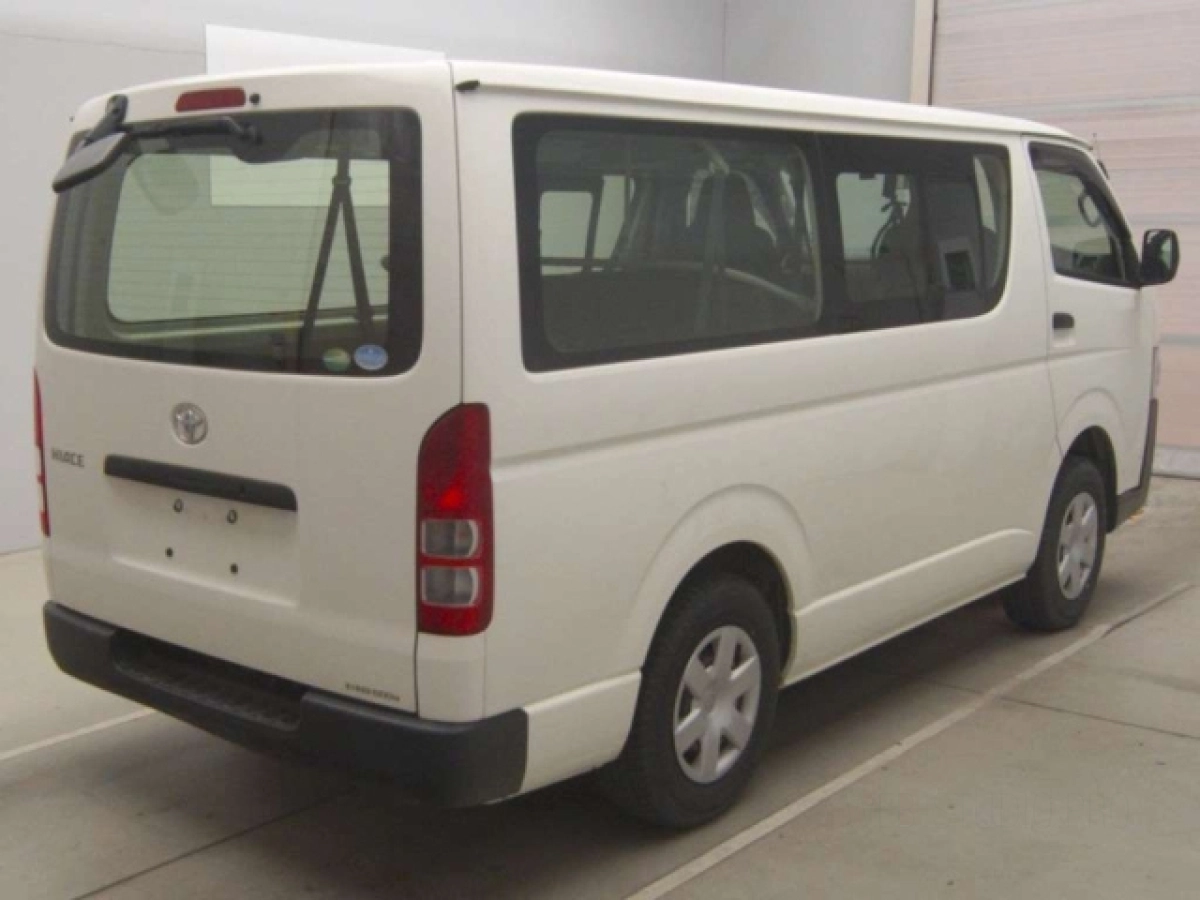 TOYOTA HIACE VAN