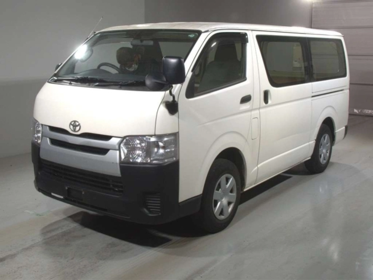 TOYOTA HIACE VAN