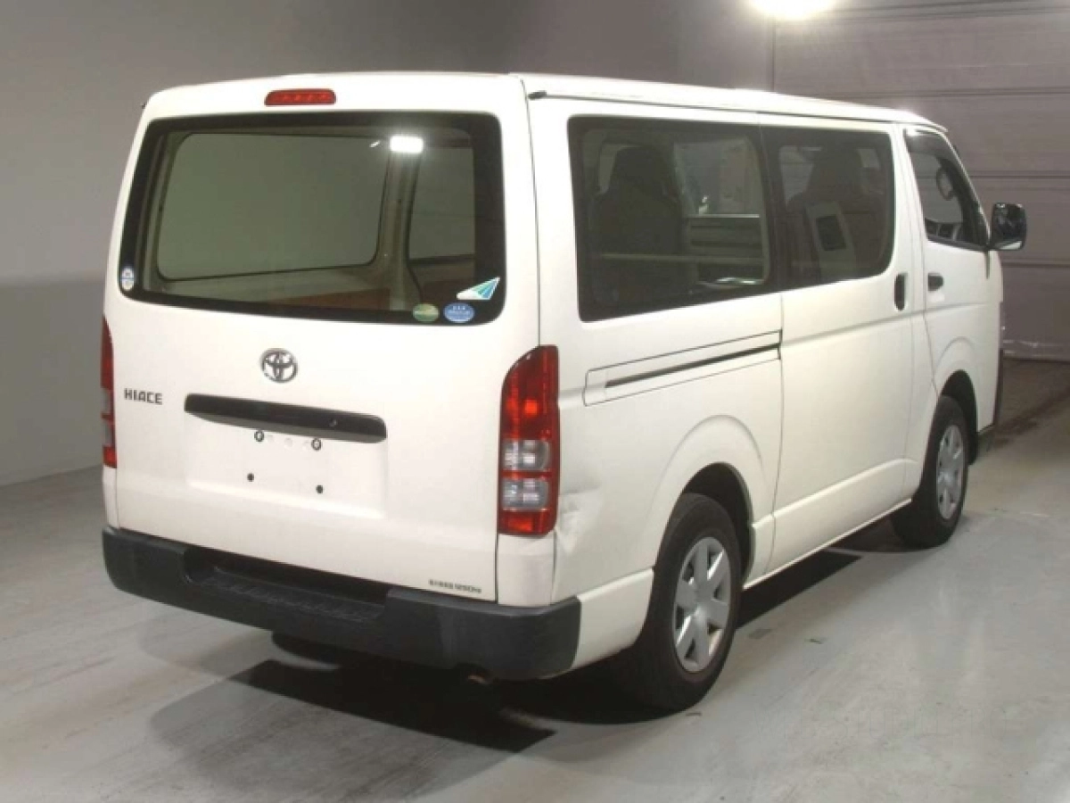 TOYOTA HIACE VAN