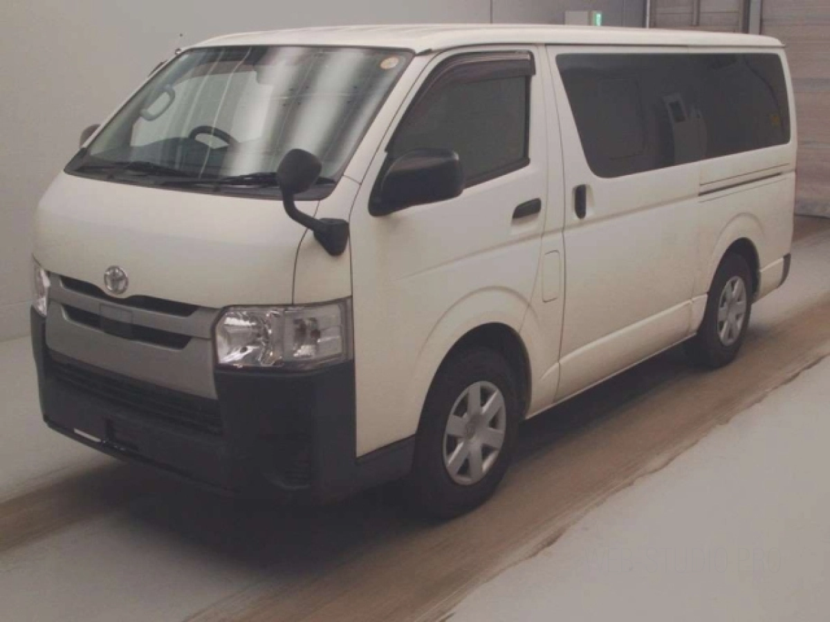 TOYOTA HIACE VAN
