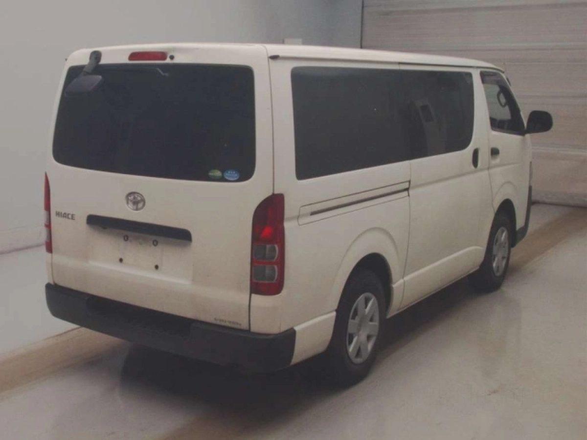 TOYOTA HIACE VAN