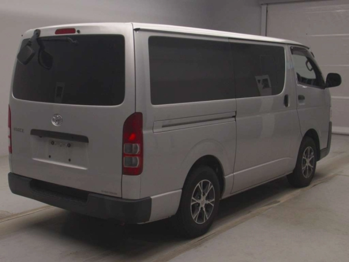 TOYOTA HIACE VAN