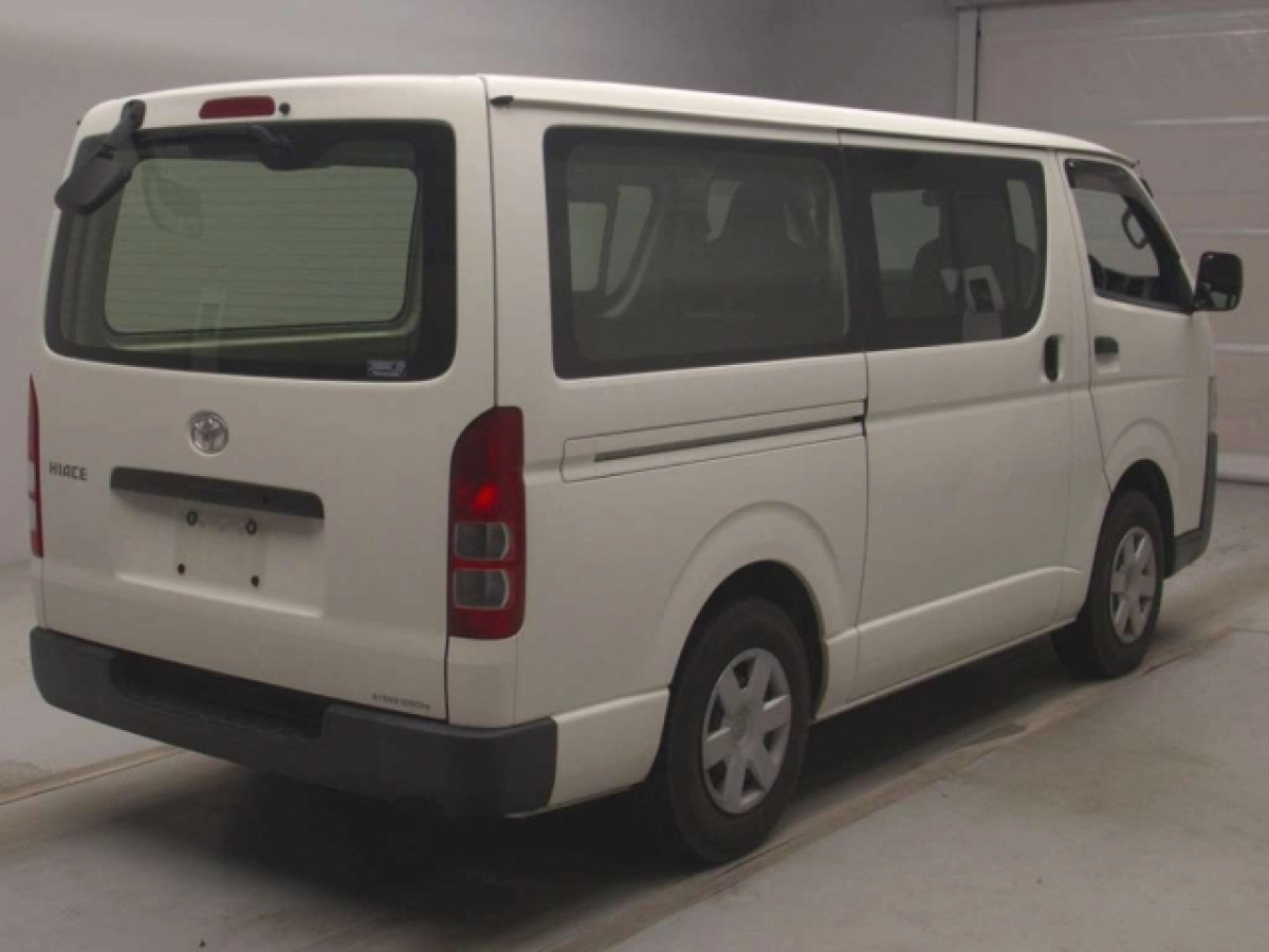 TOYOTA HIACE VAN