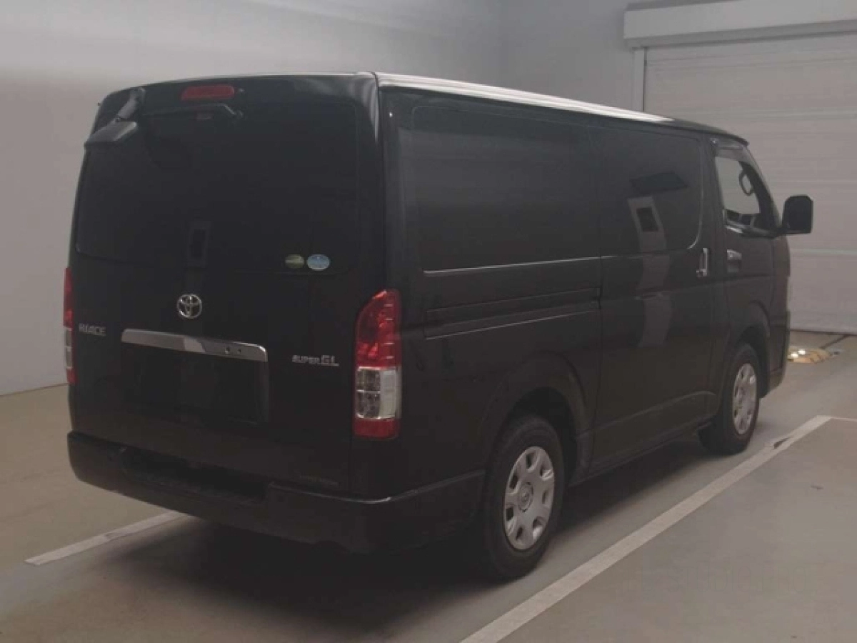TOYOTA HIACE VAN