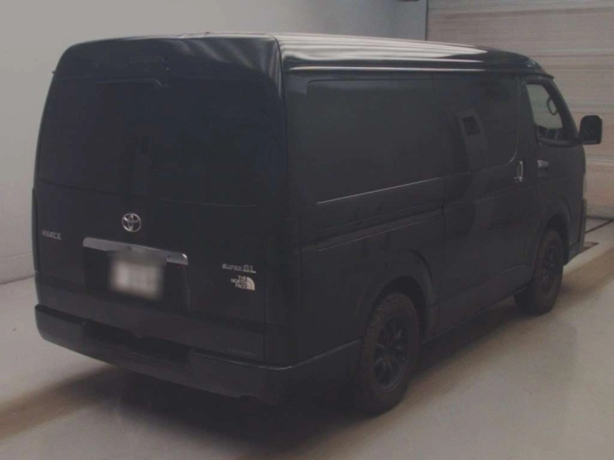 TOYOTA HIACE VAN