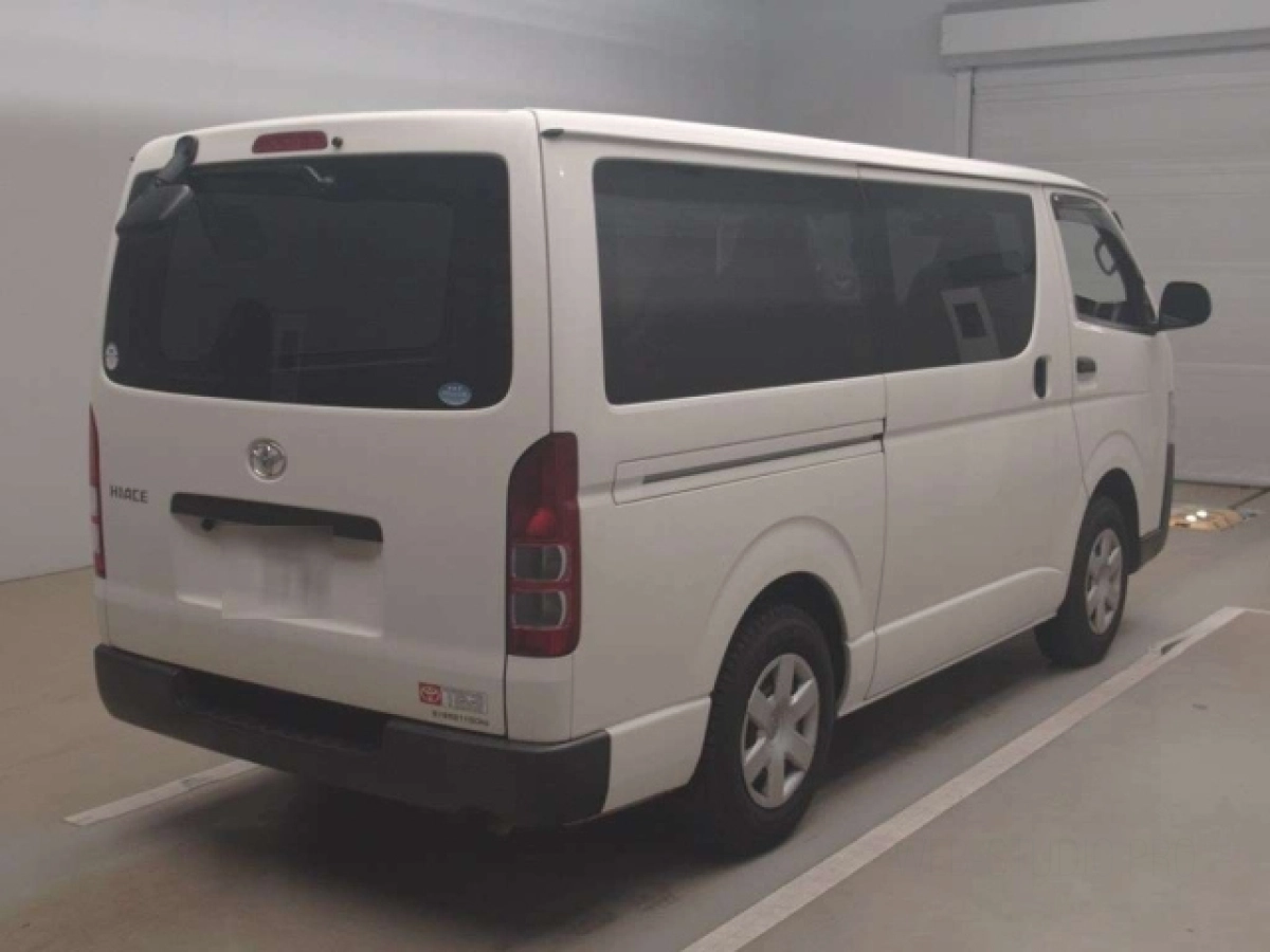 TOYOTA HIACE VAN