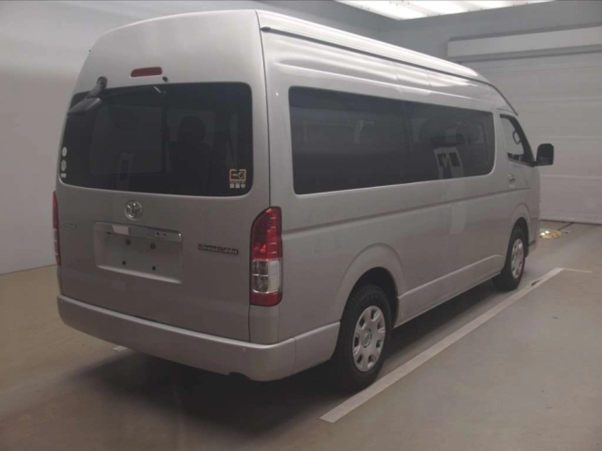 TOYOTA HIACE