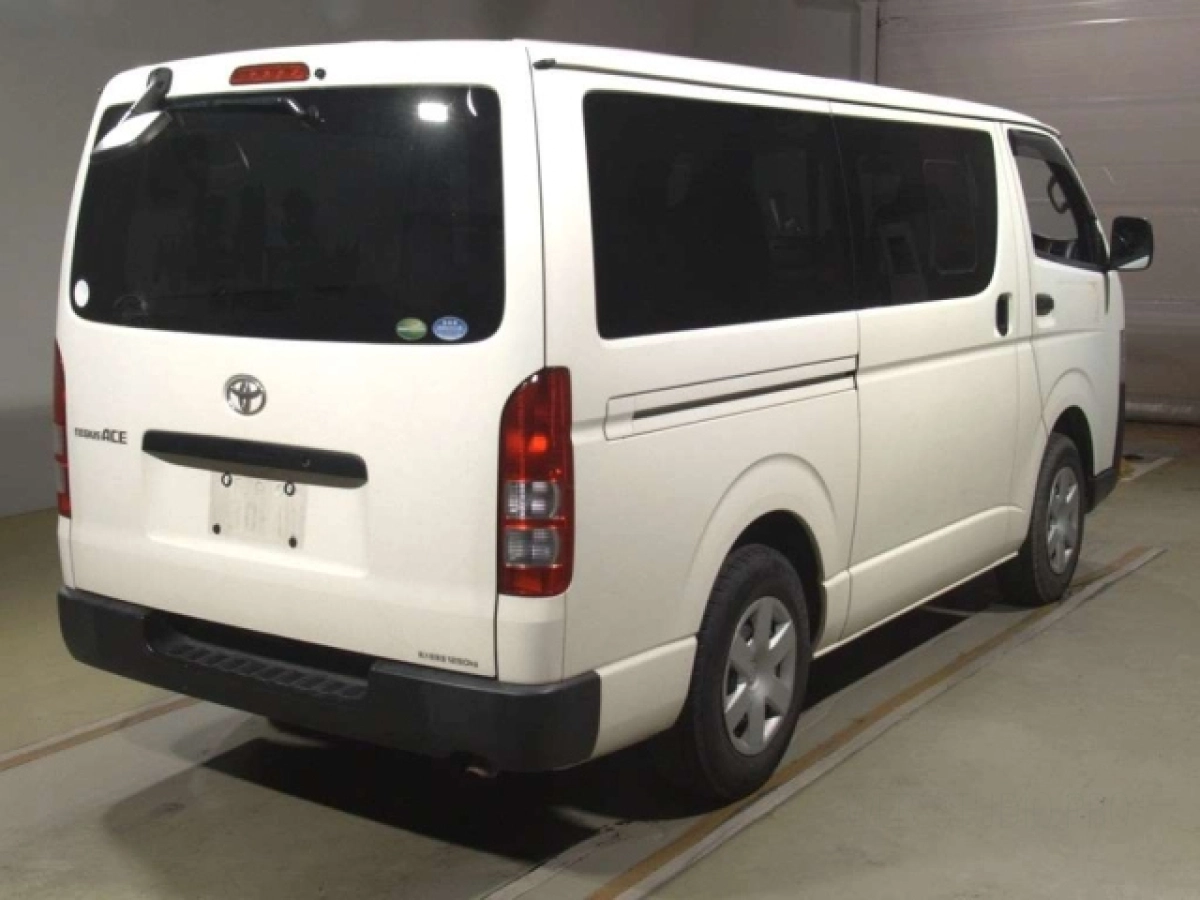 TOYOTA REGIUS ACE VAN