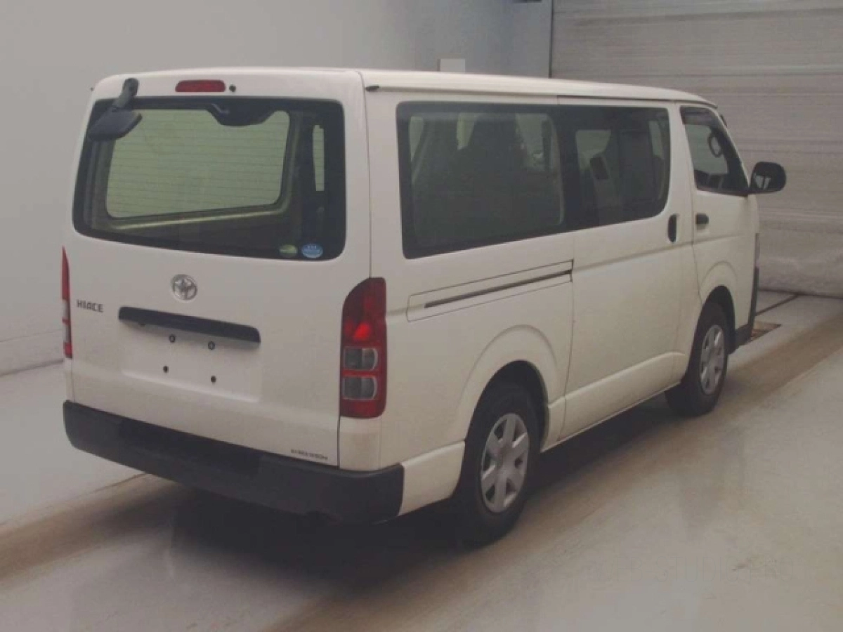 TOYOTA HIACE VAN