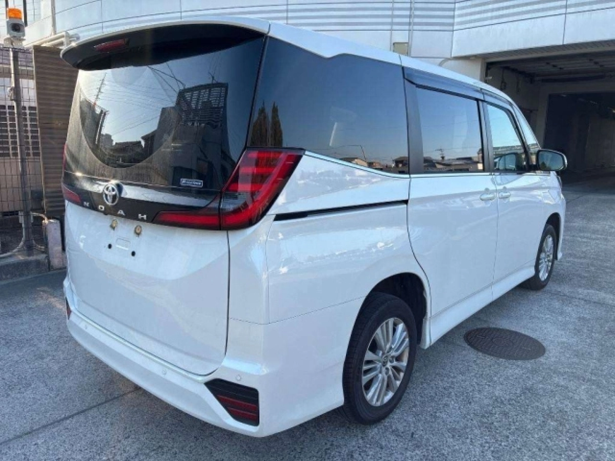 TOYOTA NOAH