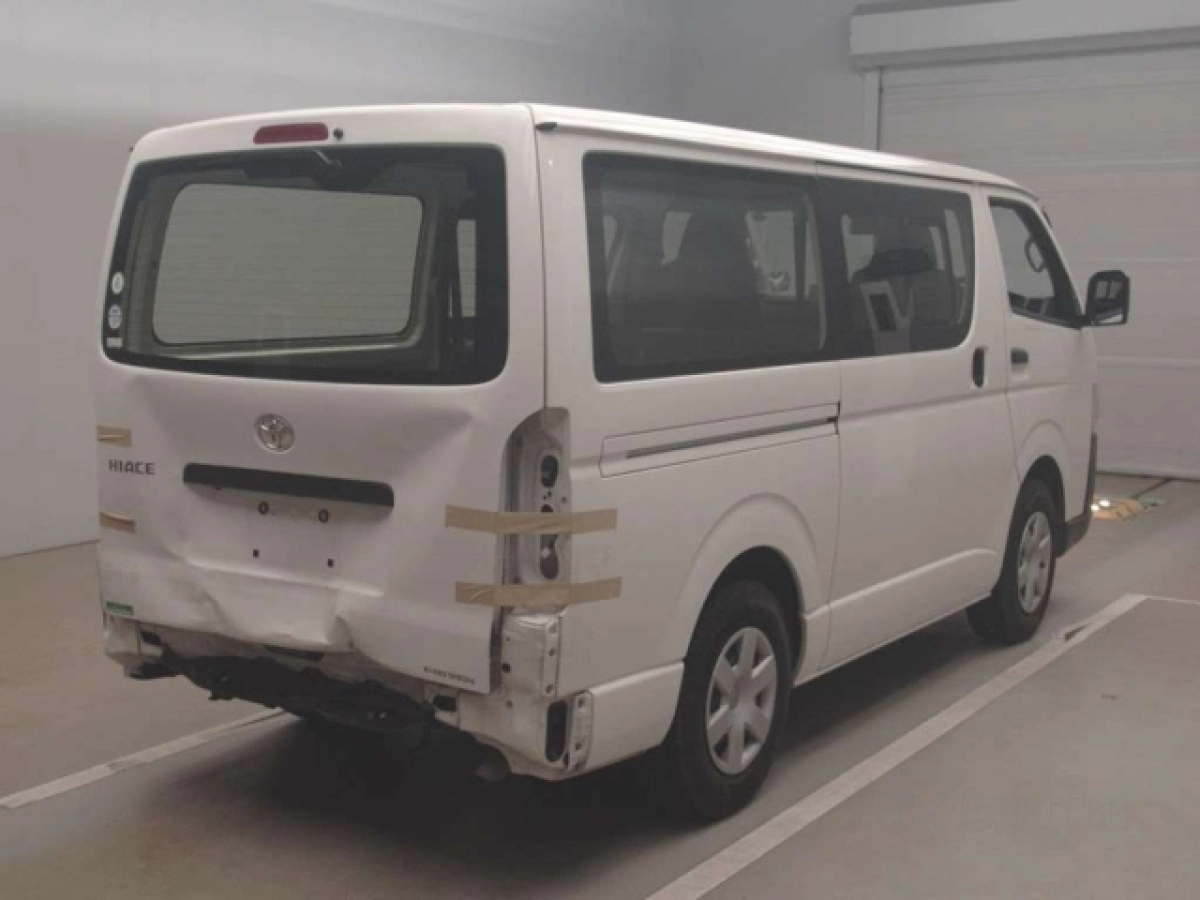 TOYOTA HIACE VAN