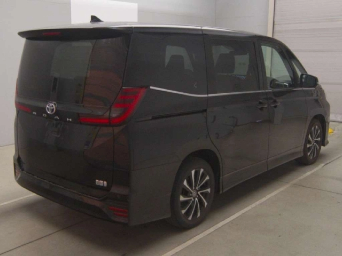 TOYOTA NOAH