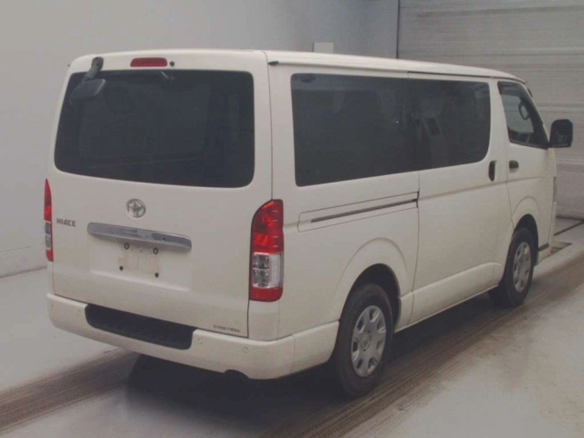 TOYOTA HIACE VAN