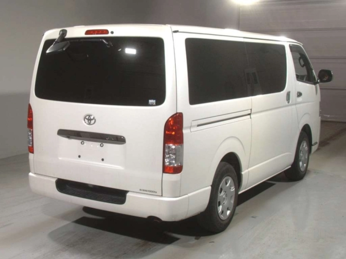 TOYOTA REGIUS ACE VAN