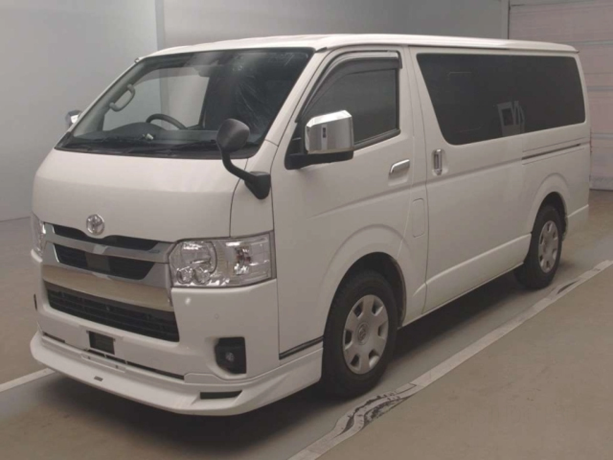 TOYOTA HIACE VAN