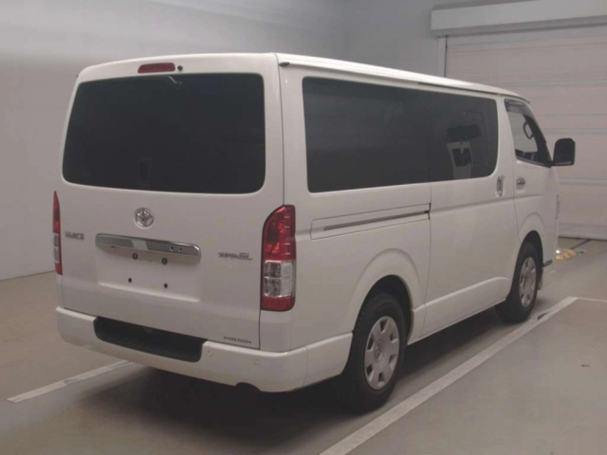 TOYOTA HIACE VAN