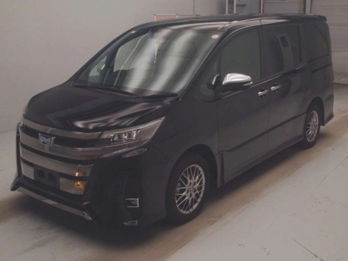 TOYOTA NOAH