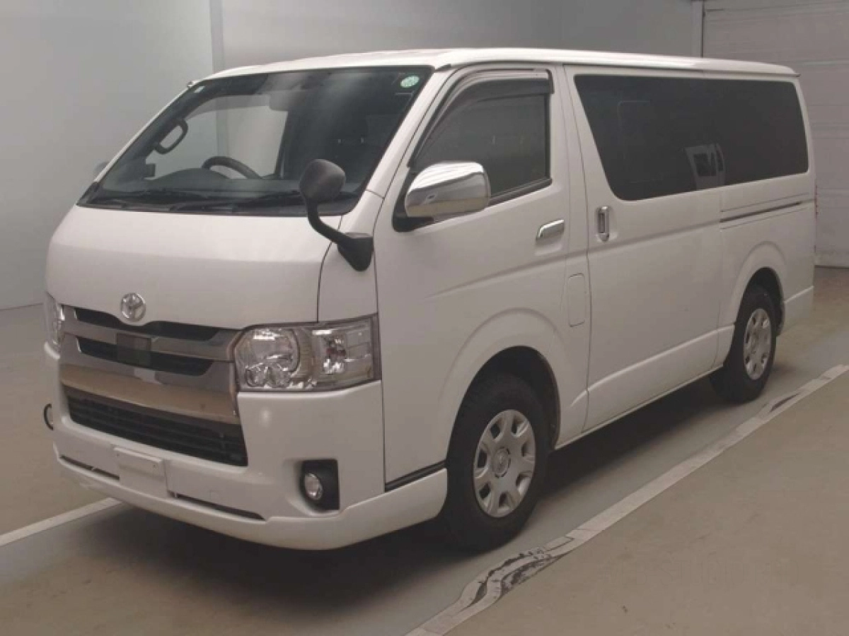 TOYOTA HIACE VAN