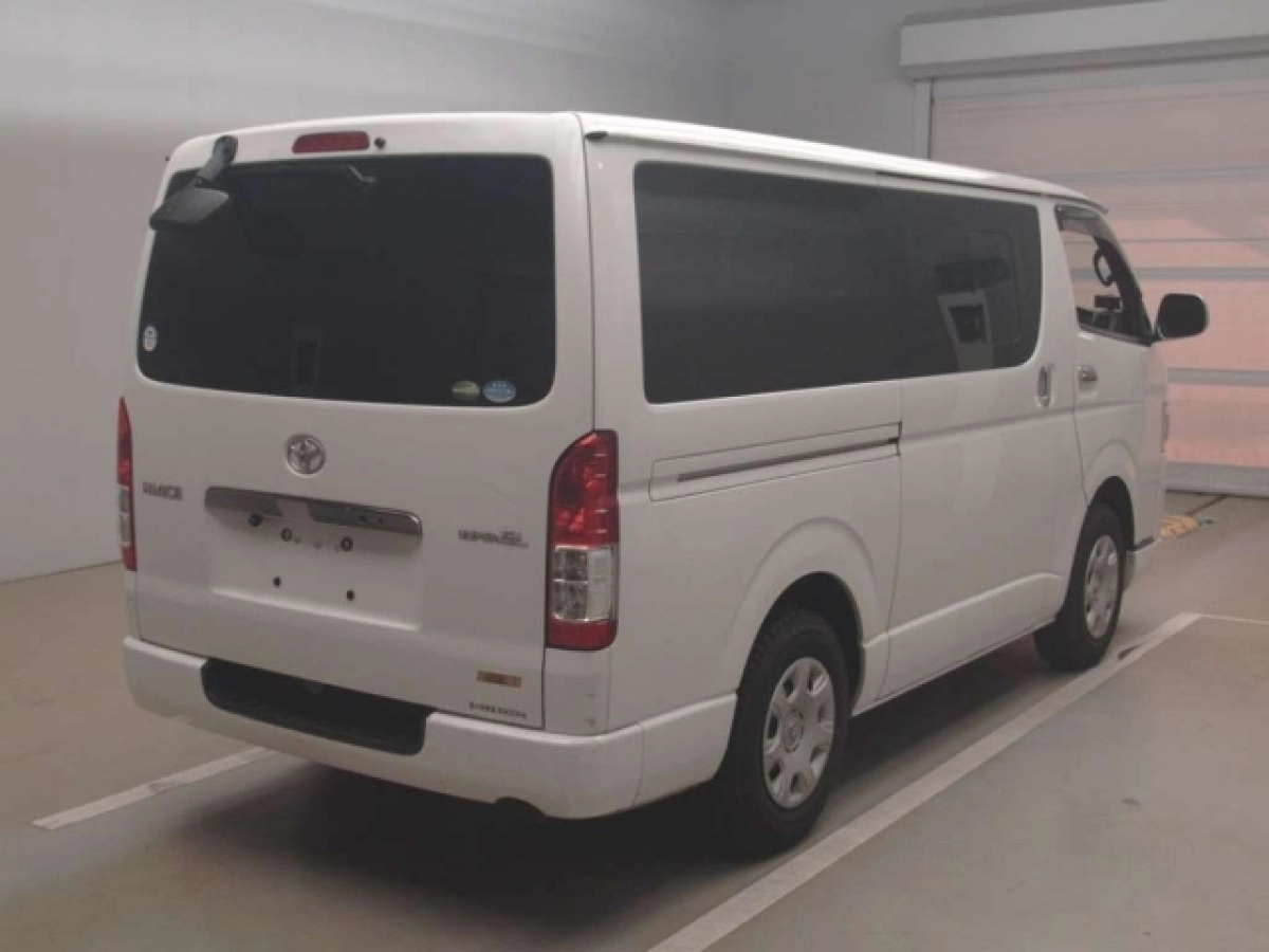 TOYOTA HIACE VAN