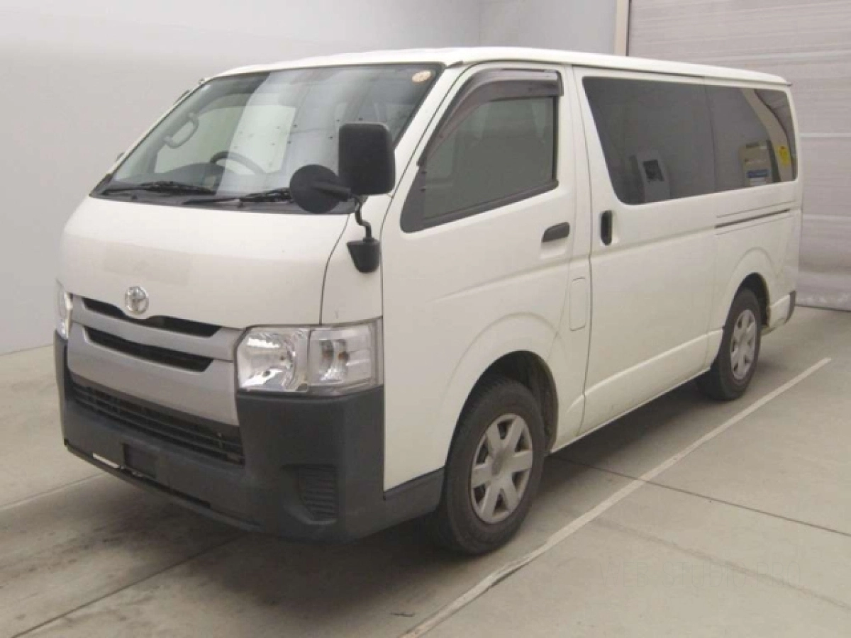 TOYOTA HIACE VAN