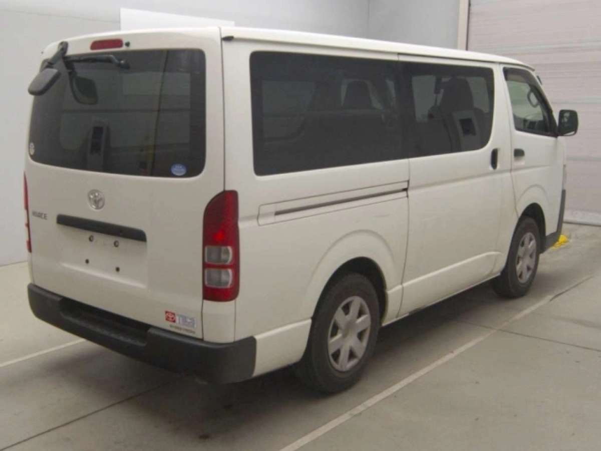 TOYOTA HIACE VAN