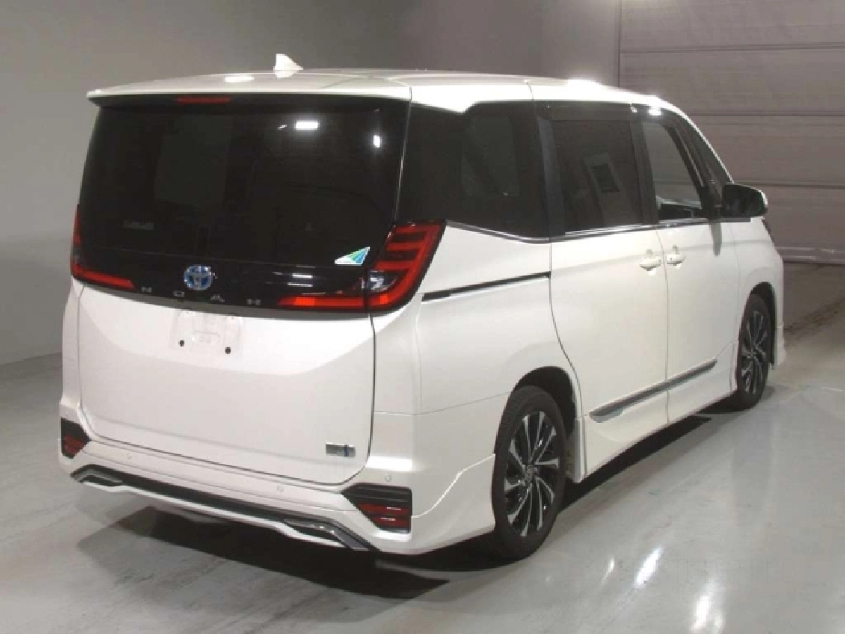 TOYOTA NOAH