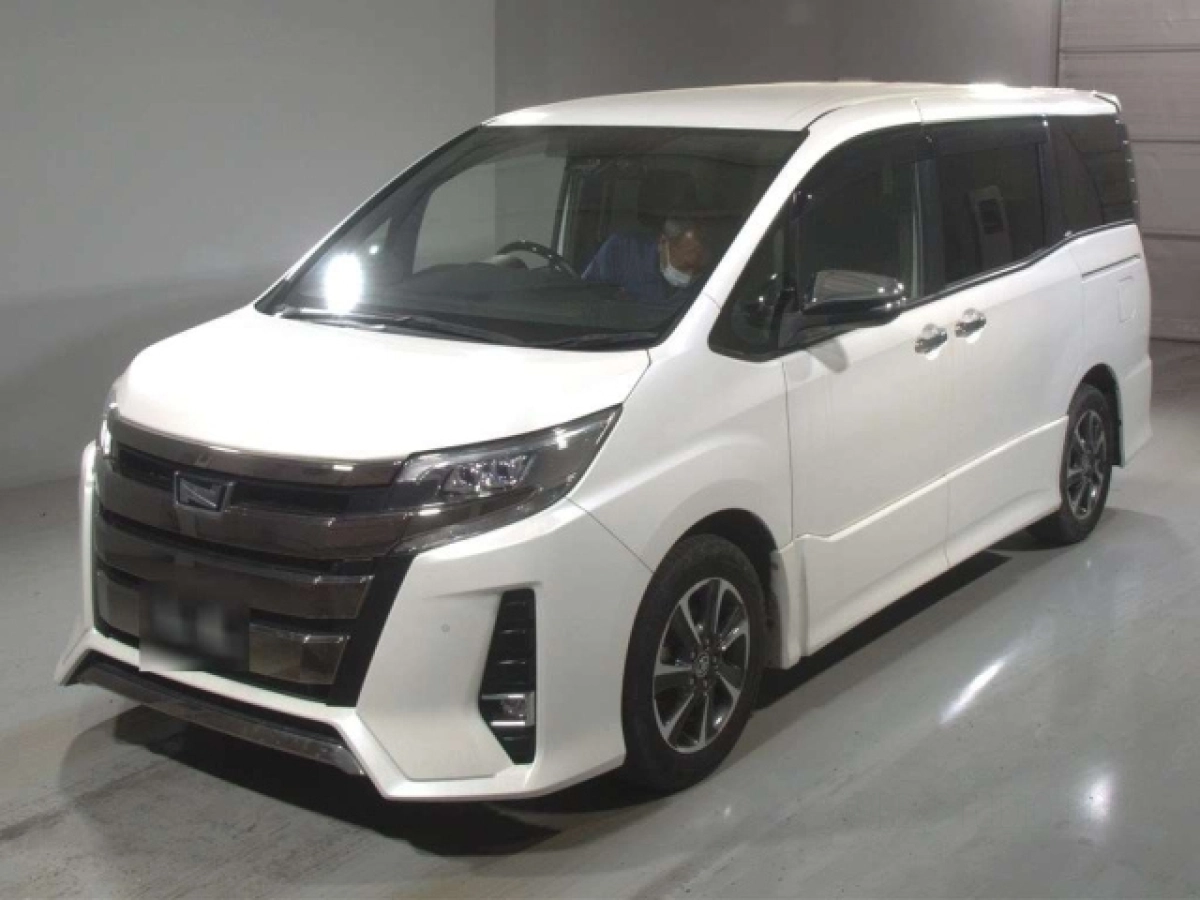 TOYOTA NOAH