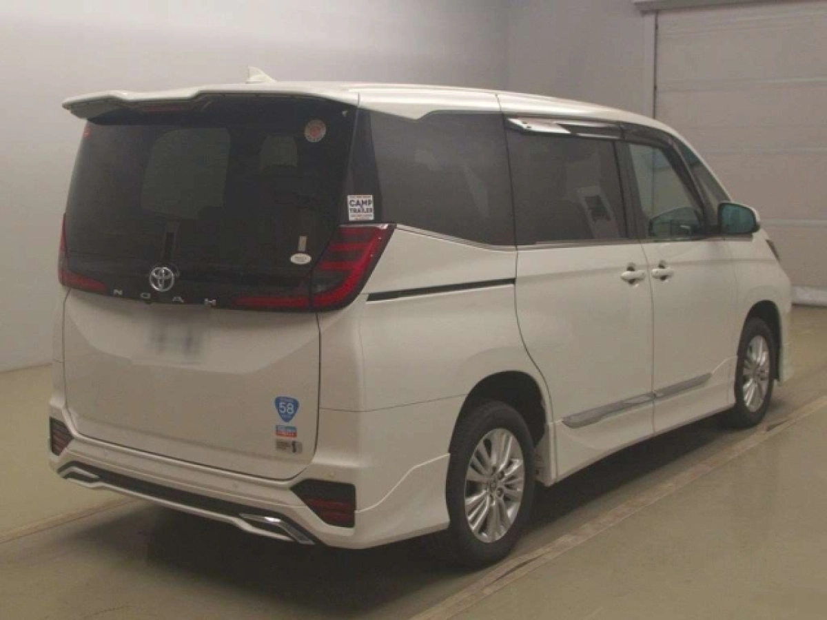 TOYOTA NOAH
