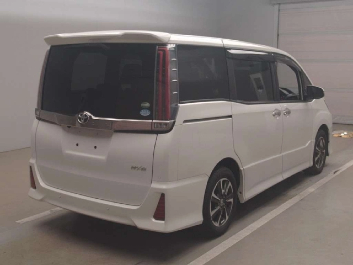 TOYOTA NOAH