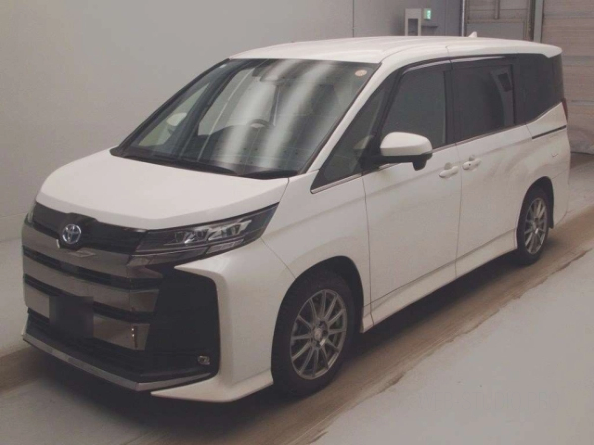 TOYOTA NOAH
