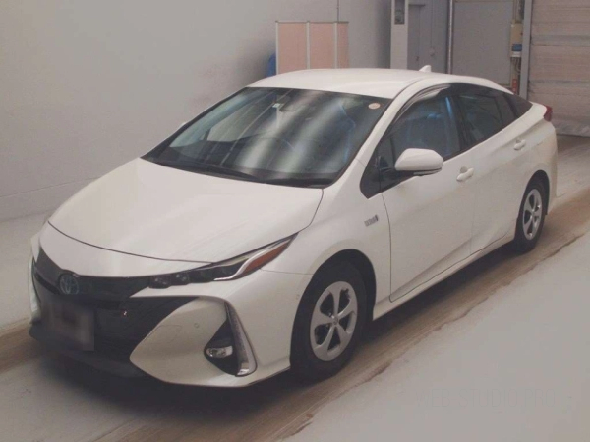 TOYOTA PRIUS PHV ZVW52 2019