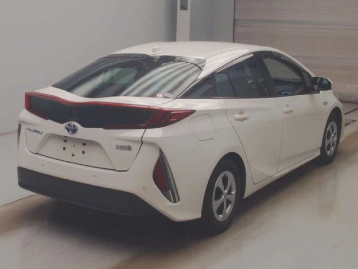 TOYOTA PRIUS PHV