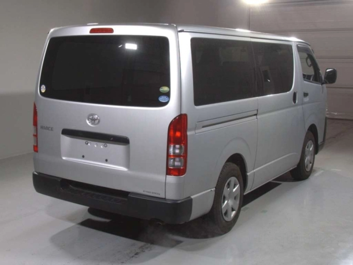 TOYOTA HIACE VAN