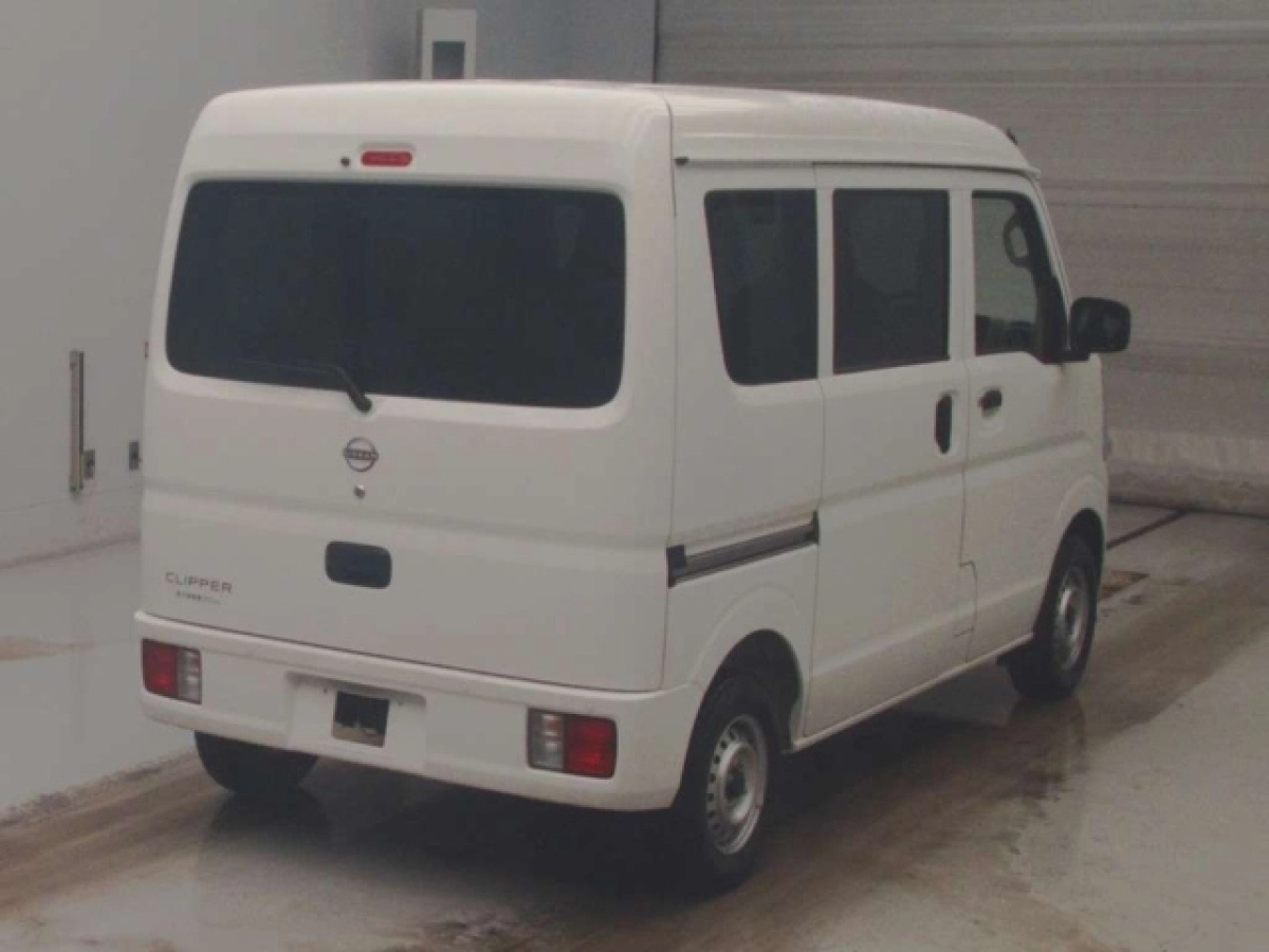 NISSAN CLIPPER VAN