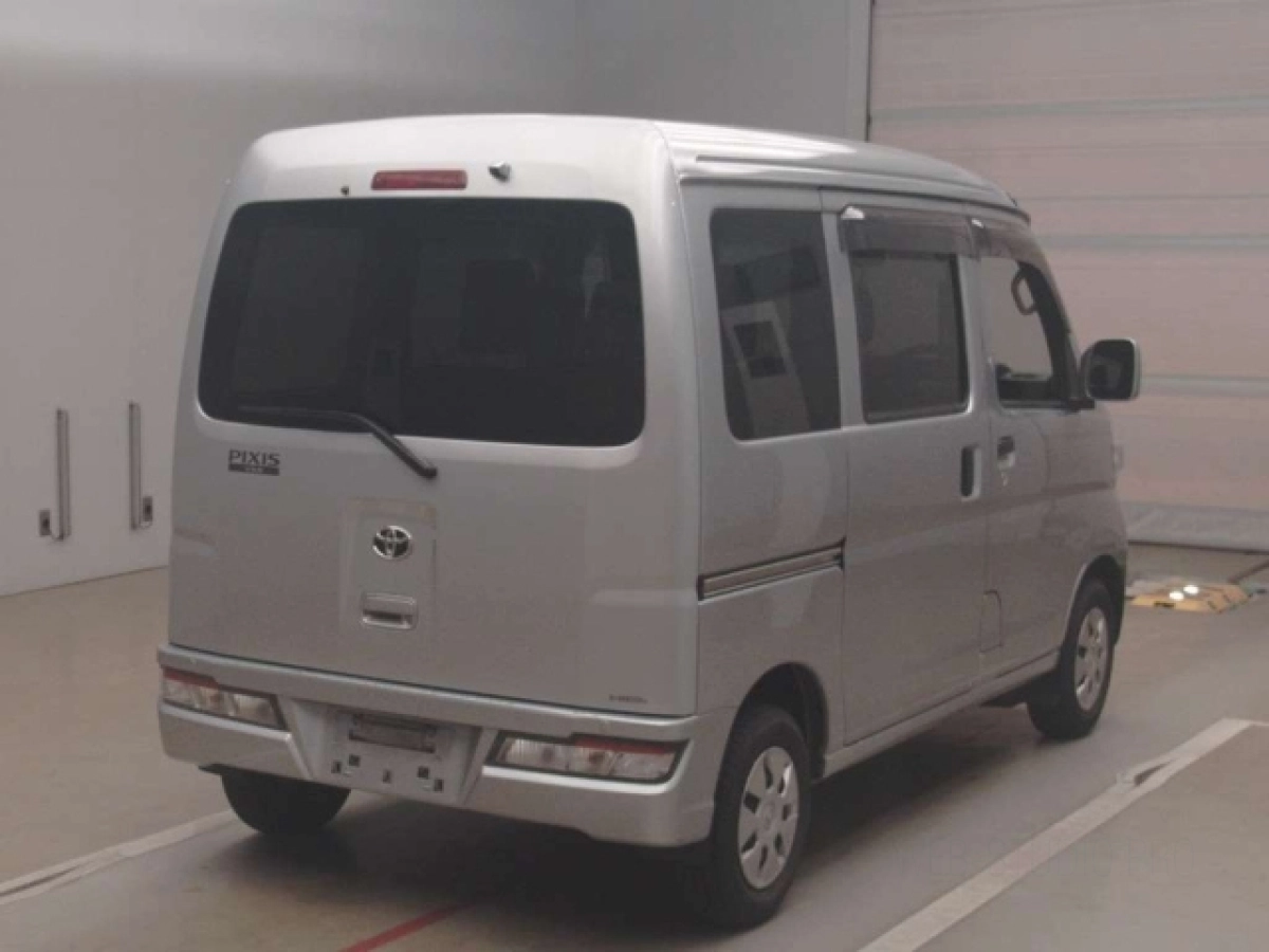 TOYOTA PIXIS VAN